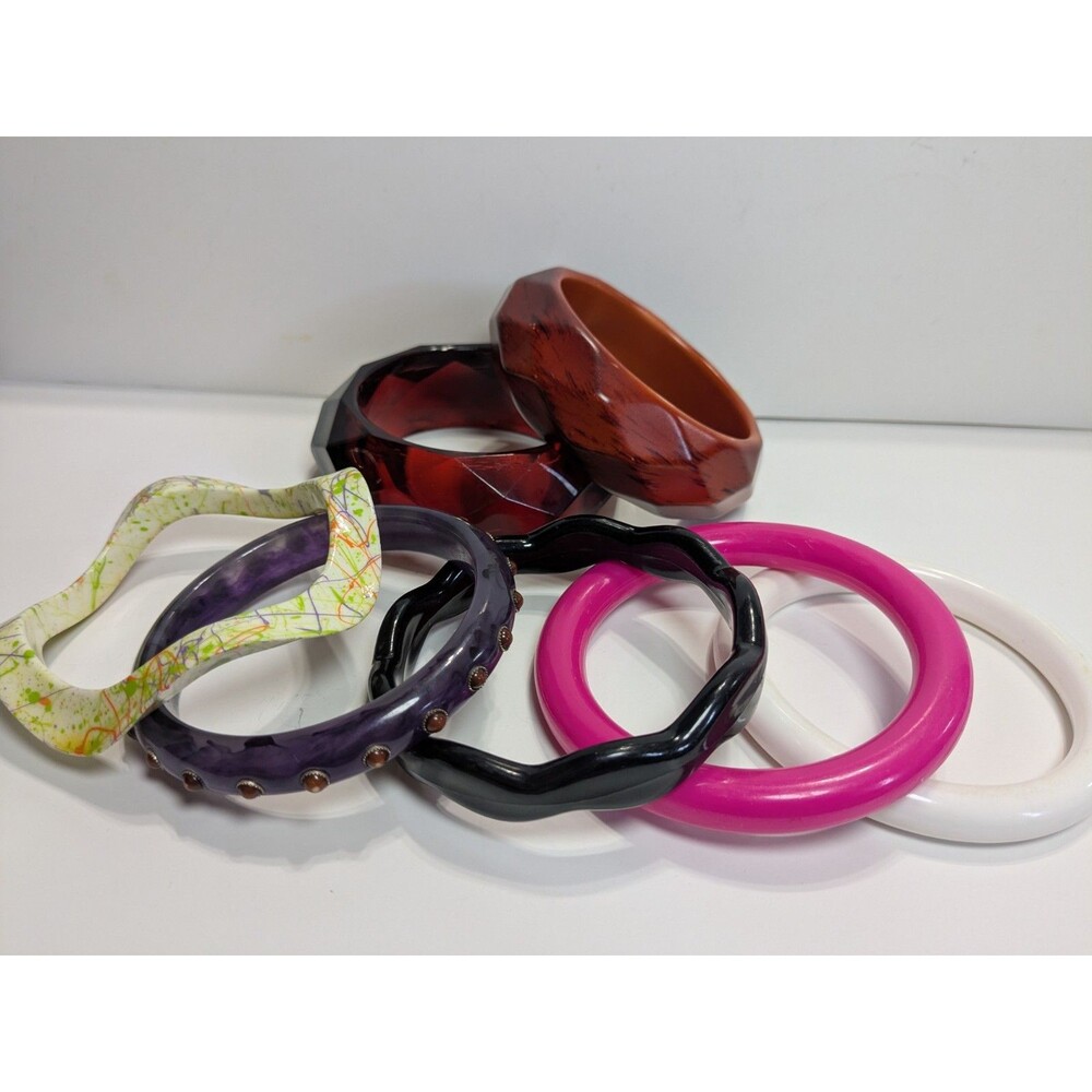 7 Vintage Plastic Bangle Bracelets - image 1